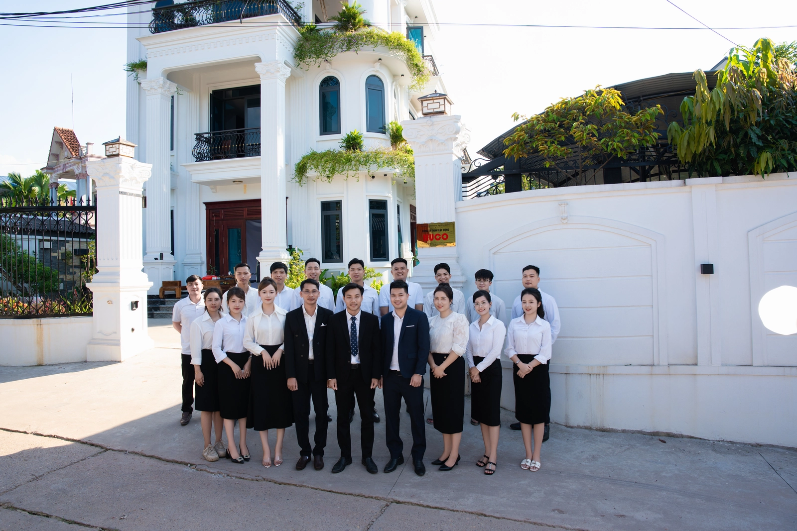 Ảnh tập thể - HUCO